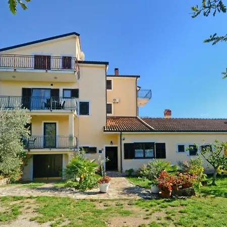 Nettes In Valica Mit Grossem Garten * Mazurija