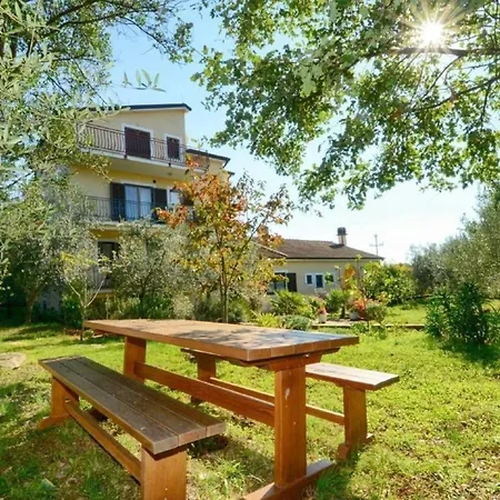 Nettes In Valica Mit Grossem Garten *